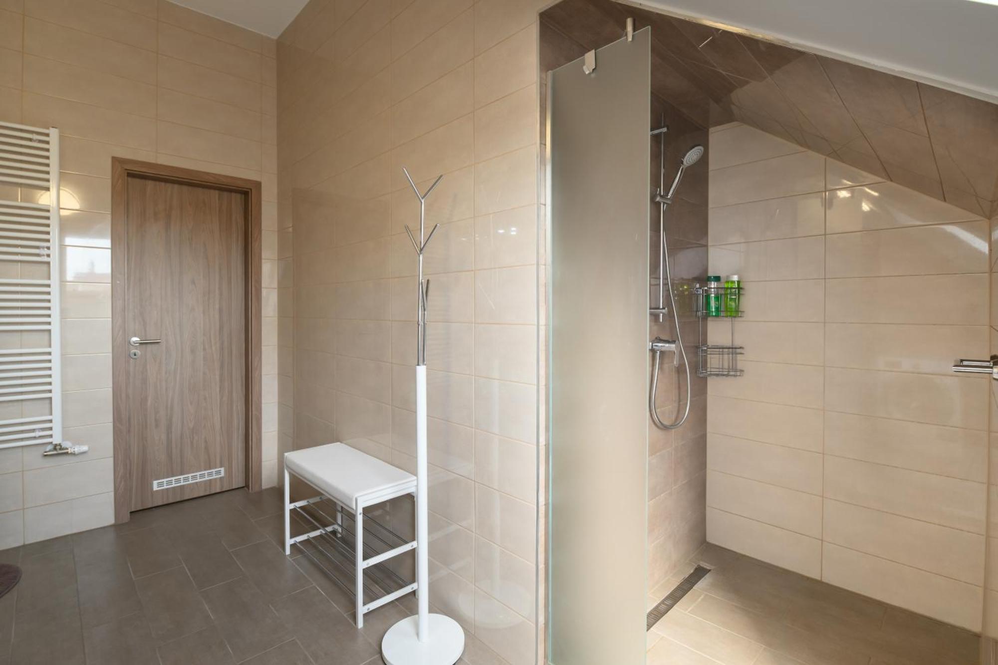 Domino Suite Eger Exteriör bild